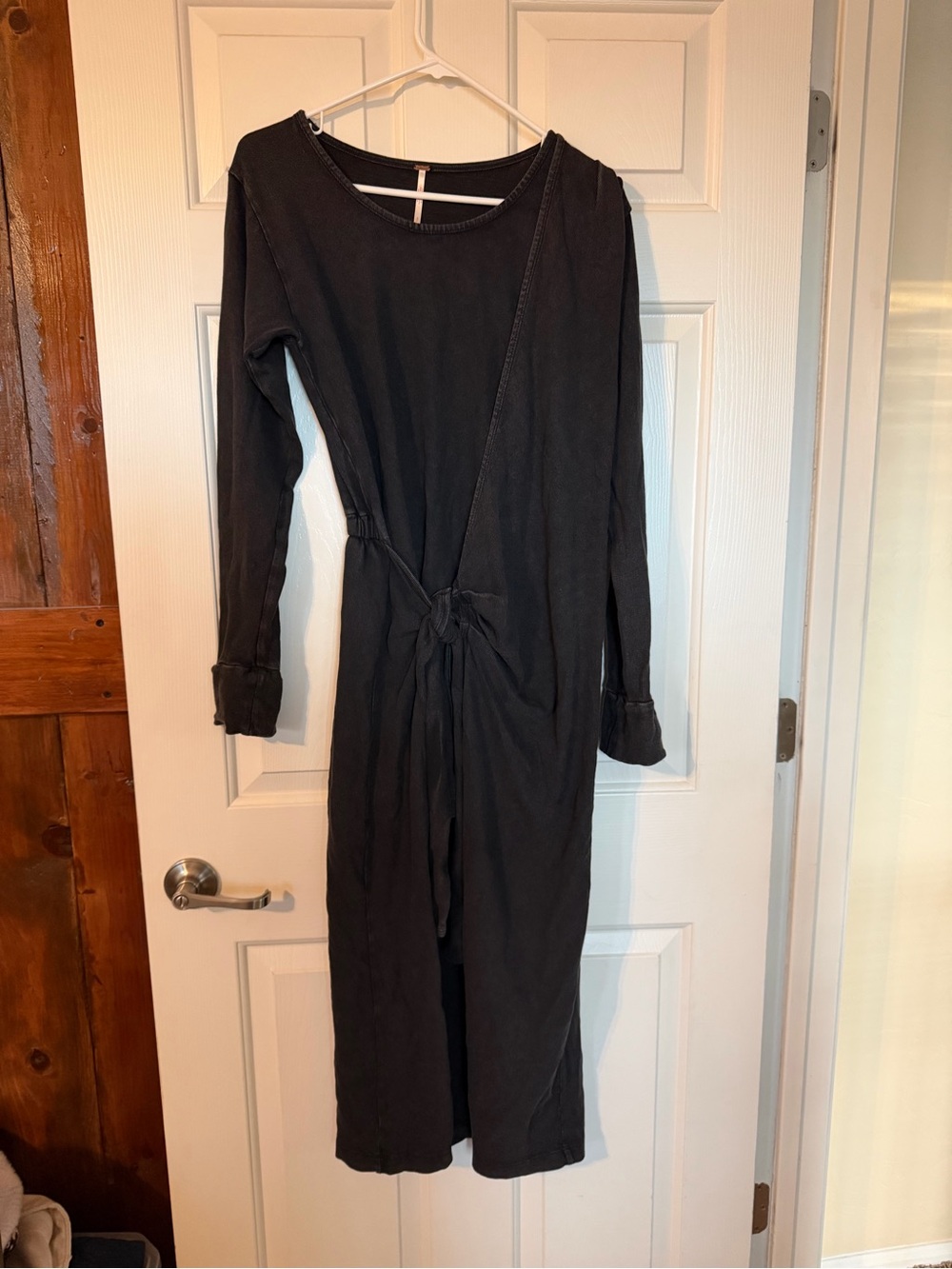 Free People Black Long-Sleeve Tie-Waist Midi Dress - size S